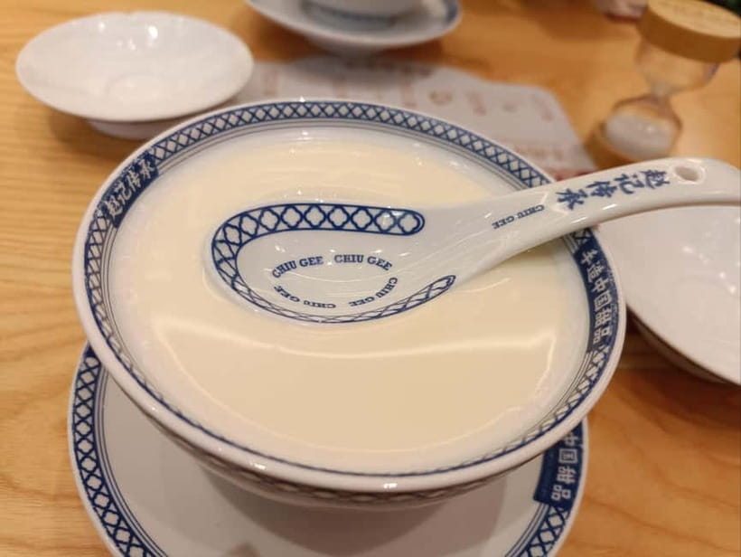Guangzhou: Food Tour - Eat Like Local + Rice Roll Workshop - Zhusheng Noodles, Bamboo-Pole Dough, and Clear Broth Comfort