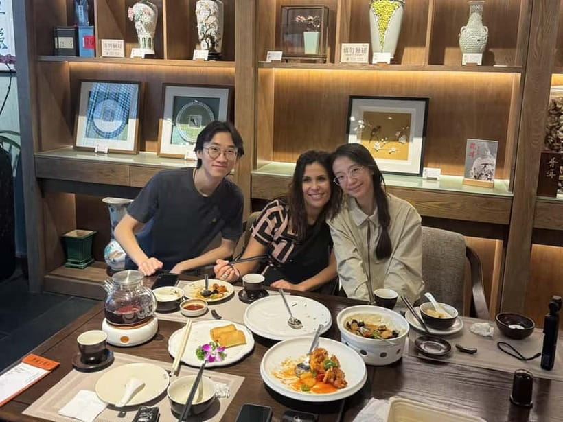 Guangzhou: Private Guided City Tour with a Local - Cantonese food stop: dim sum and roast duck without the guessing