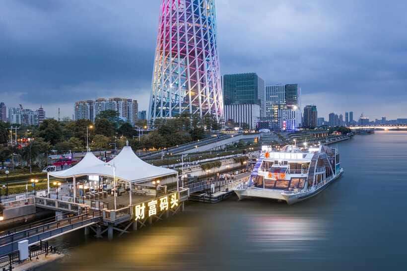 Guangzhou: Roundtrip Cruise Night View from Canton Tower - Dining and atmosphere: romantic pace, clean decks