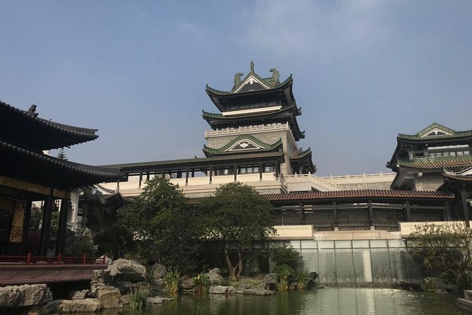Guangzhou Walking Tour To Explore The Old Xiguan Area - Renwen Temple and Yong Qing Fang, a Taoist pause before the street scenes