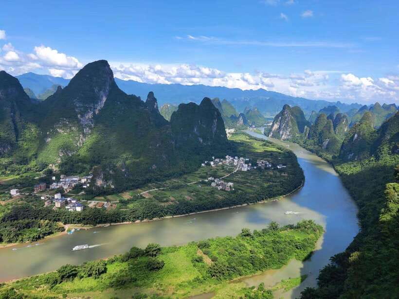 Guilin:1-Day Yangshuo bird's eye view mountains private tour - Moon Hill photo stop: classic Guilin silhouette, quick and useful