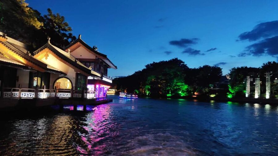 Guilin: Four Lakes Night Cruise with Round-trip Transfer - Language and guide setup: how to protect your expectations
