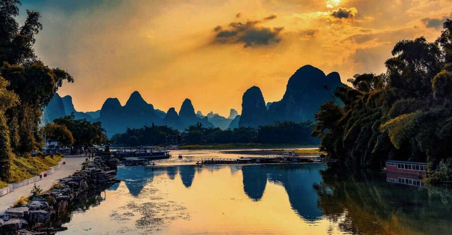 Guilin Highlight Sightseeing Private Day City Tour - Reed Flute Cave: the flute reeds and the science of shapes