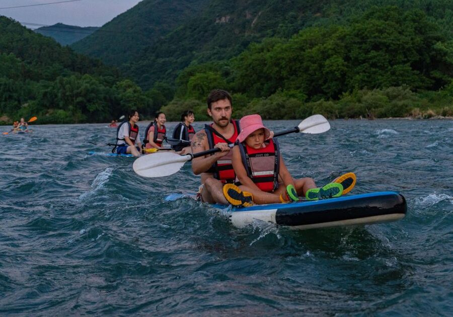 Guilin: Kayaking Adventure with Local Guide - Breaks, scenery pauses, and why the guided setup feels worth it