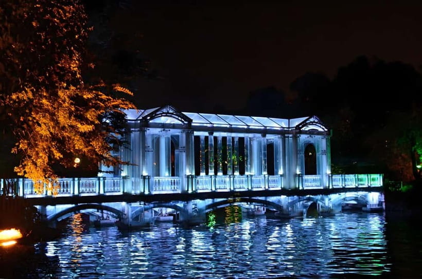 Guilin: Night Cruise on Two Rivers & Four Lakes with Lights - Inside the AC panoramic cabin: comfort plus real sightlines