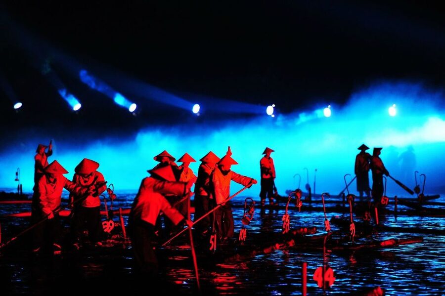 Guilin: Private Full-Day Li River Cruise and Liusanjie Show - West Street meeting point and the pre-show timing
