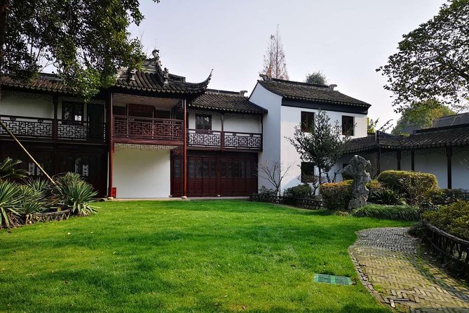 Half-Day Private Zhujiajiao Water Town Tour with Boat Ride from Shanghai - Why Zhujiajiao Feels Like a Side Door Out of Shanghai