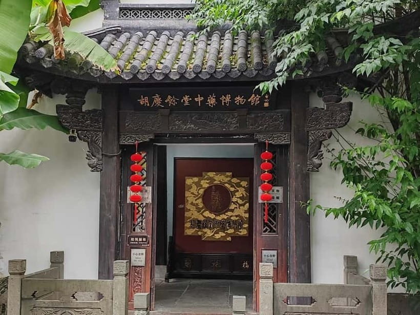 Hangzhou Insider Mini-Hike: TCM, Hill Views and Wet Market - Da Ma Long open-air wet market: bargaining, noise, and real Hangzhou