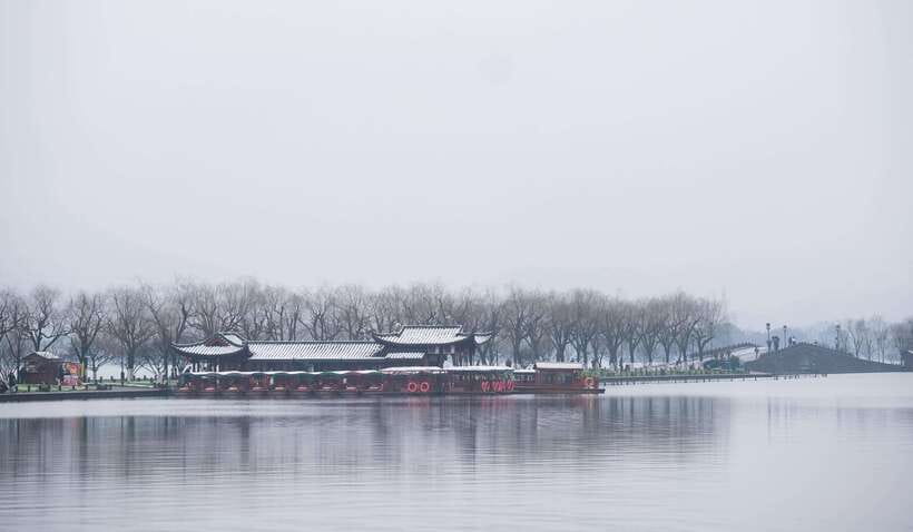 Hangzhou:Luxury West Lake Cruise+Santan Yinyue Island Ticket - West Lake’s classic magic, plus the one island people remember