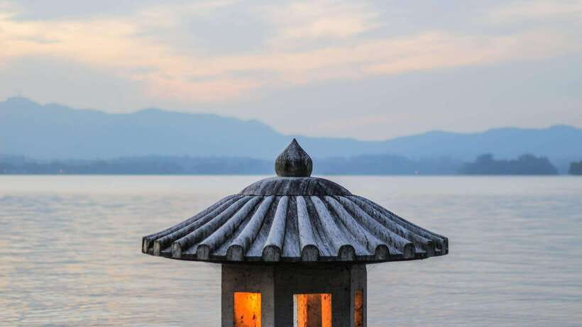 Hangzhou:Luxury West Lake Cruise+Santan Yinyue Island Ticket - Santan Yinyue Island: what you’ll see and why Three Pools is the star