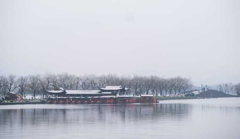 Hangzhou:Luxury West Lake Cruise+Santan Yinyue Island Ticket - How to avoid the most common problems at the piers