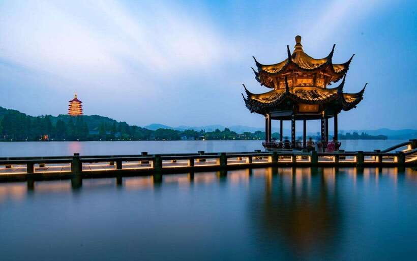 Hangzhou Private Day Trip by Bullet Train from Shanghai - Hotel pickup and the transfer to Hongqiao Station