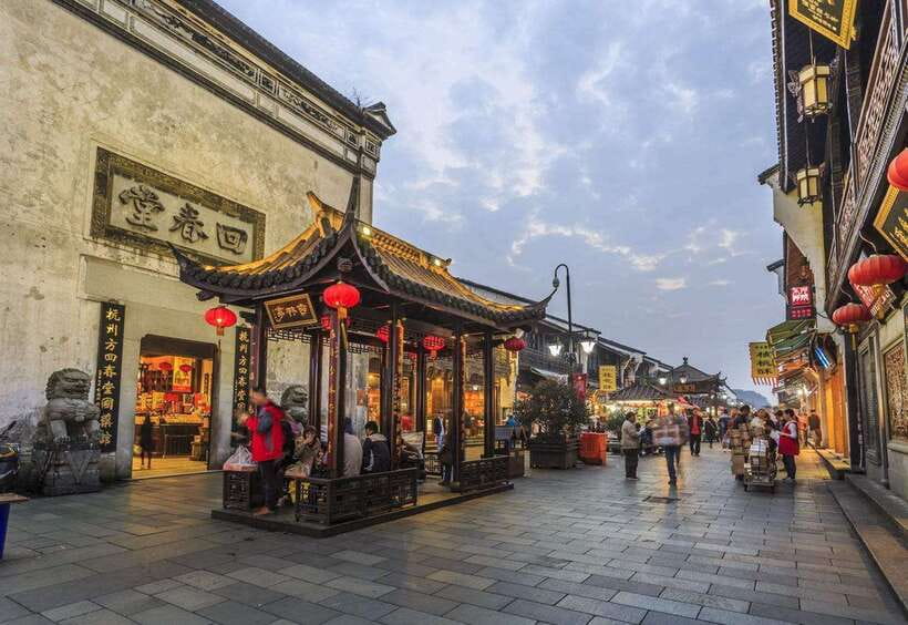 Hangzhou Private One Day Trip from Shanghai by Bullet Train - Hefang Street Pedestrian Lanes: Crafts, Snacks, and Souvenir Browsing