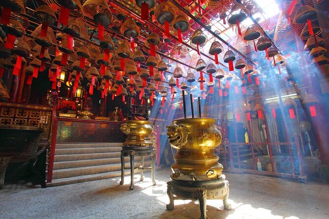 Highlights & Hidden Gems With Locals: Best of Hong Kong Private Tour - Key highlights in 3 hours