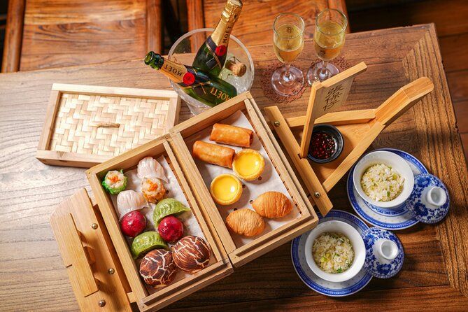 Hong Kong 'Aqua Luna' Dim Sum Cruise - The harbor route: Aberdeen’s yachts, sampans, and that working-boat feeling