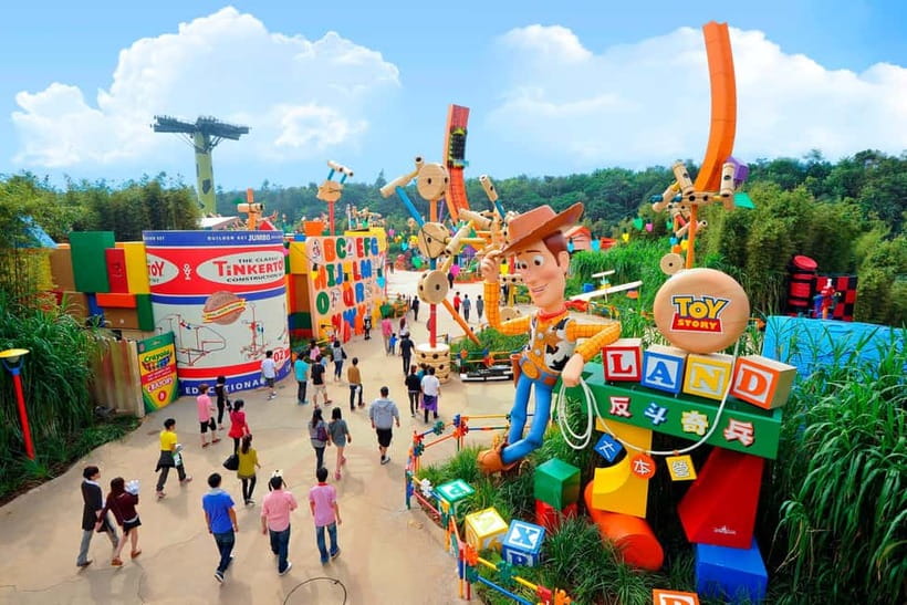 Hong Kong Disneyland: Non-Stop 2-Day Fun Ticket - Christmas Highlights You Can Use as Your On-Ramp