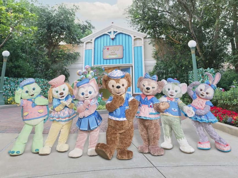Hong Kong Disneyland: Non-Stop 2-Day Fun Ticket - Main Street Nights, Shows, and Parade Flow