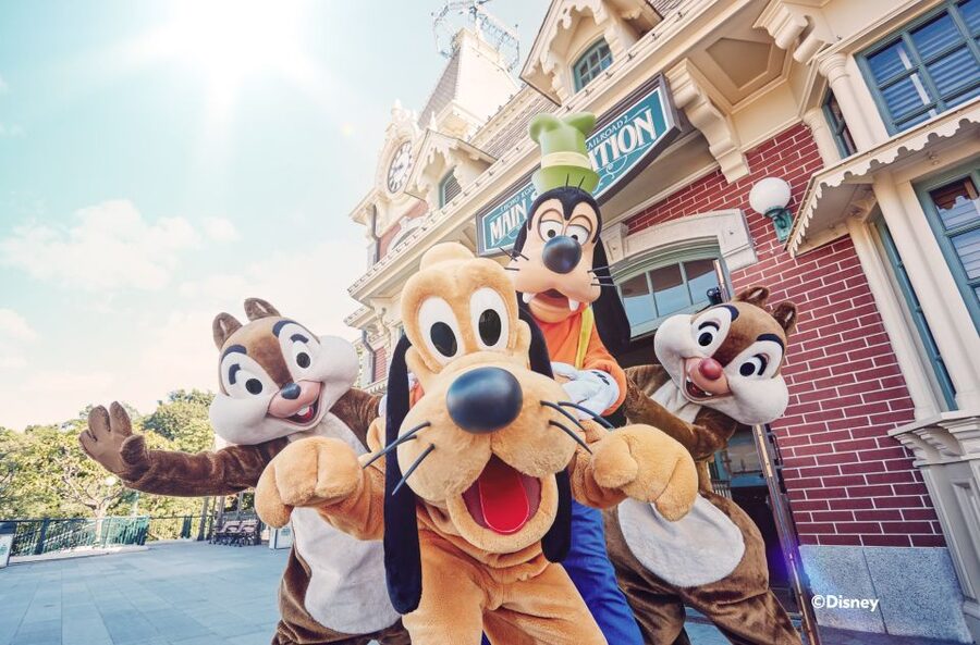 Hong Kong Disneyland Park Tickets - What you’re actually planning to see: Christmas parties and 20th Anniversary show energy
