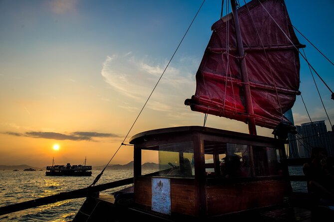 Hong Kong: Dukling , Antique Boat Tour in Victoria Harbour - Wind, waves, and comfort tips for a short harbor night