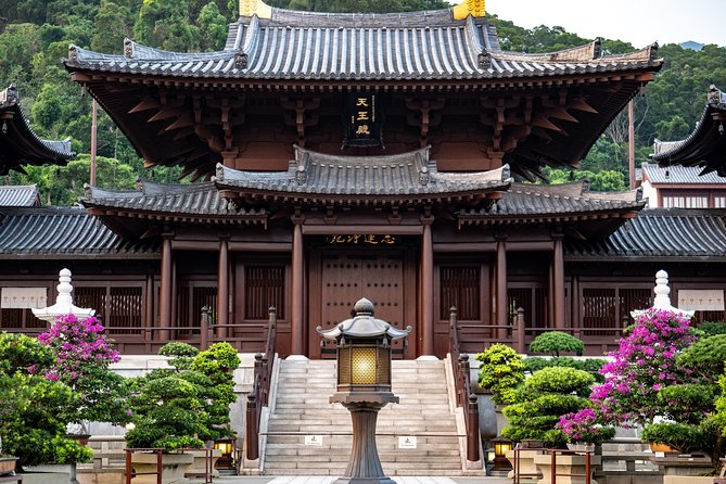 Hong Kong Insta-worthy Tour: Private & Custom with Local Guide - Stop 3: A lush urban garden stop with geometric fountains and even flamingos