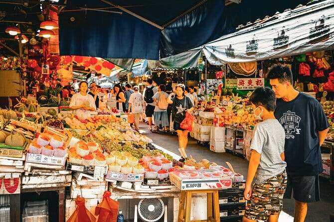 Hong Kong: Kowloon Street Market & Food Culture Walking Tour - Guides and storytelling: what makes the tour feel personal