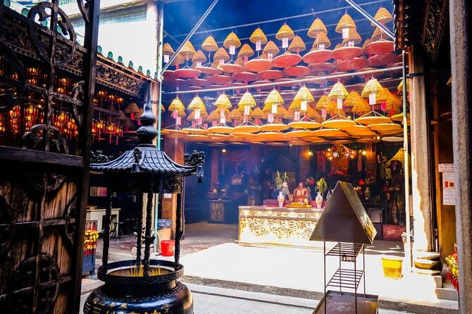Hong Kong: Kowloon Street Market & Food Culture Walking Tour - Price and value: $32.80 for a guided food route with tastings