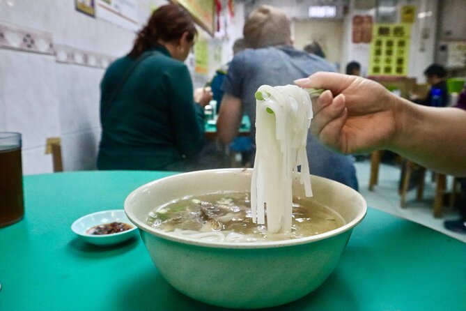 Hong Kong's Tin Hau Hidden Eats Food Tour with 7+ Local Tastings - How the guide makes it work: small group, clear English, real context
