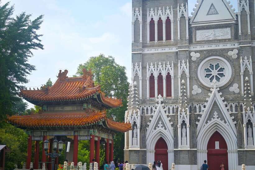 Hutong Walking Tour: Discover Real Beijing without Crowds - Emperors Temple of Past Dynasties: reading symbols through architecture