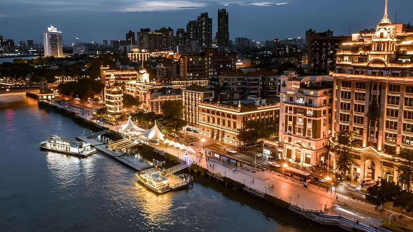 "Impressions of Guangzhou" Cultural Double-Decker Bus - Climbing Aboard: Huaxia Hotel, the Timing, and the Bus Loop