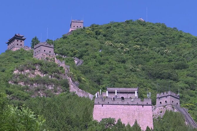 Juyongguan Great Wall Entrance Ticket with Guide&Transfer Service - Optional private guide: when stories make the wall click