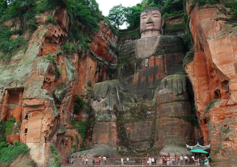 Leshan Giant Buddha & Huanglongxi/Buddha Temple Day Trip - Leshan snack street: where lunch becomes part of the plan