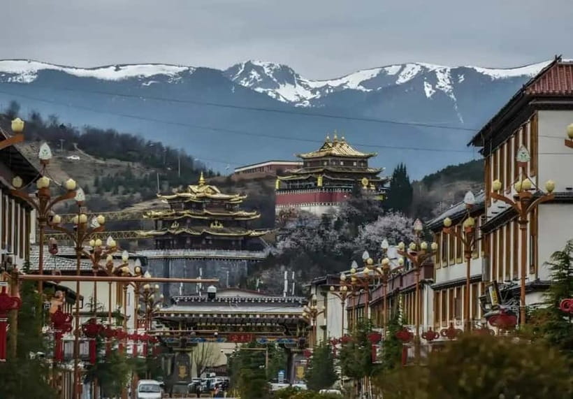 Lijiang to Shangri-La HuXiang Road Private Scenic Tour - Dukezong Ancient Town: prayer flags, cobblestones, and a slower ending