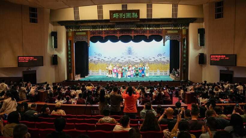Liyuan Theater Beijing Opera Show Tickets - What Happens Inside: From Makeup to Music to Stylized Action
