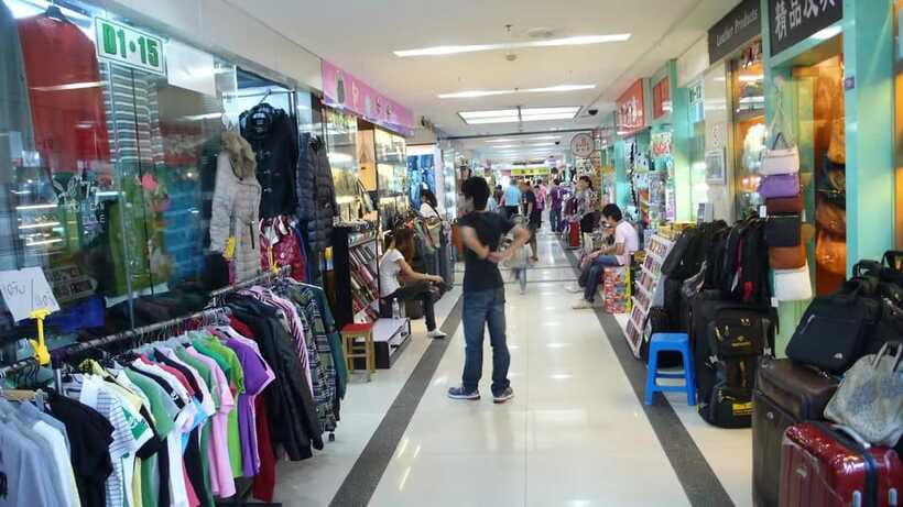 Local Market Shopping Guide - Hongqiao New World Pearl Market: a mix of fake luxury and local products