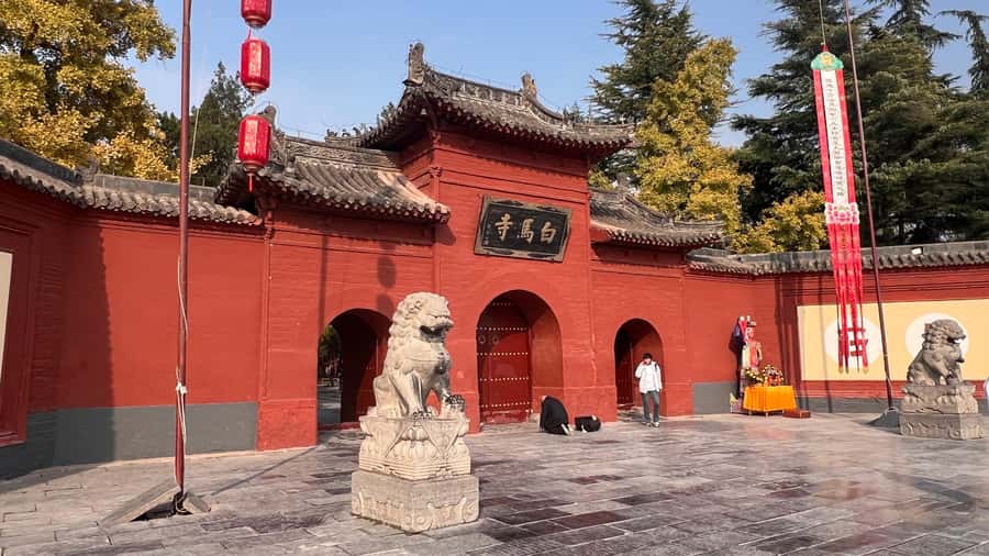 Luoyang: Day tour from Xian or LuoYang with tickets options - Longmen Grottoes: the guided storytelling that makes the carvings click