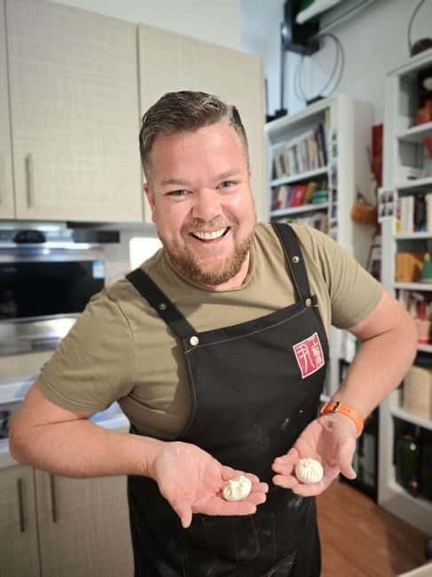 Make Soup Dumpling: Vegan or Pork in Shanghai Shikumen - Chef Yin and the 18-fold pleat, where the class actually becomes yours