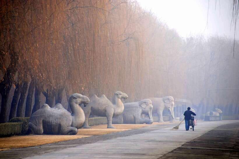 Ming Tombs Private Tour: Sacred Road, Dingling and Changling - Optional jade and tea stops, and how to keep control
