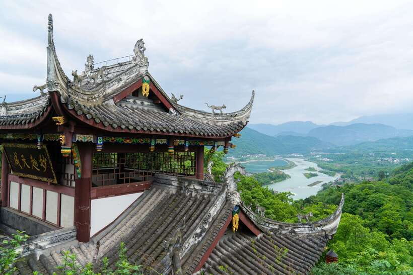 Mount Qingcheng Tour: Explore Serene and Sacred Taoist Site - Key things to know before you go