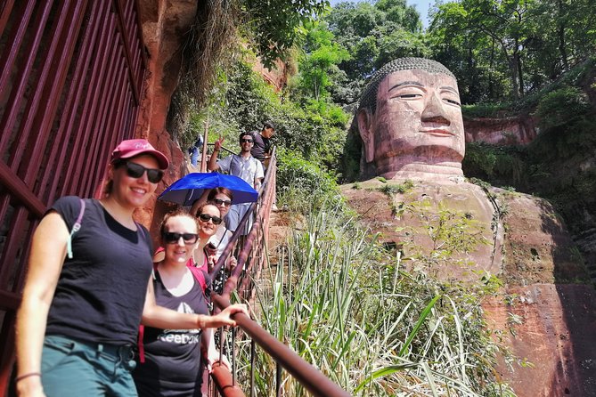 Mt Emei and Giant Buddha 2 Days Tour - Qingyin Pavilion walk: where the scenery and “Buddhist culture” connect