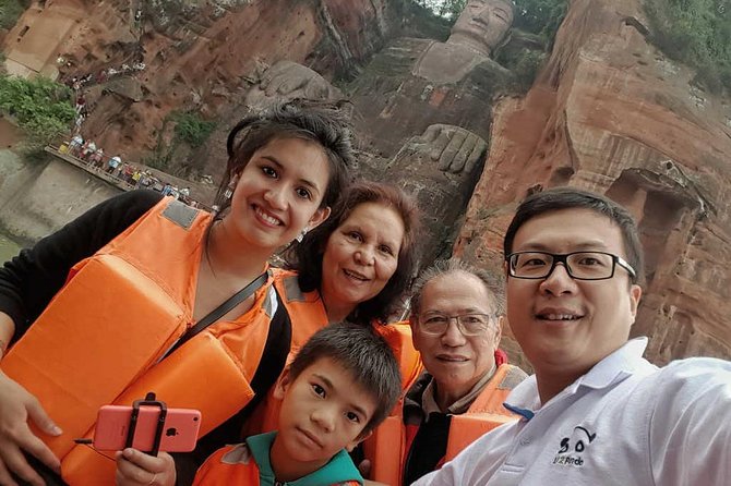 Mt Emei and Giant Buddha 2 Days Tour - Chengdu pickup to Leshan Giant Buddha: the clean, timed start
