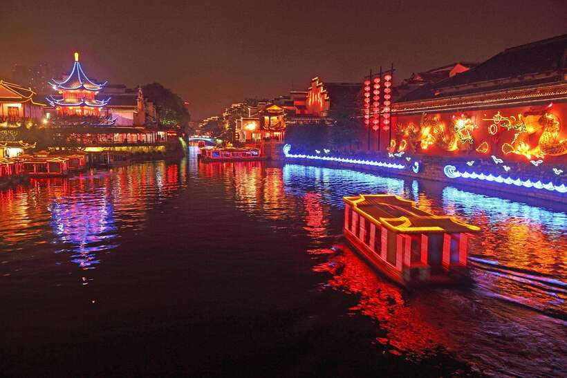 Nanjing: Night Cruise on Outer Qinhuai River for Adults - Bao’en Temple ruins: your starting landmark and quick orientation