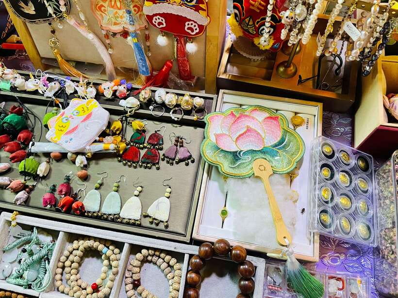 Night Market Haggling Adventure with an English Guide! - English guide bargaining, the practical stuff you actually need