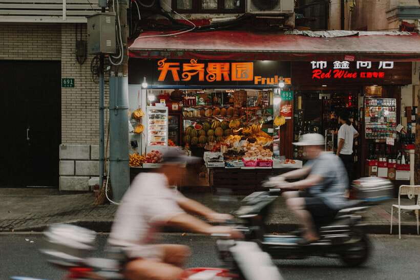 Private 3 hour bike tour with coffee break - Starting at Xiangyang Park, right by IAPM