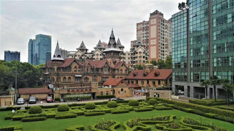 Private 3 hour bike tour with coffee break - Getting the Shanghai skyline contrast: Bund views without the chaos tax