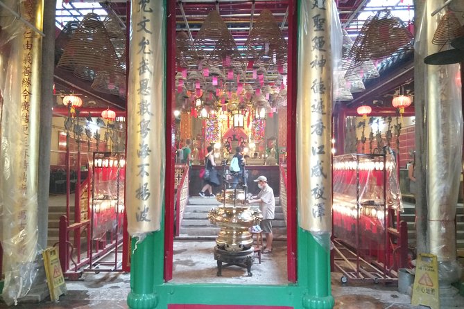Private 4-Hour Hong Kong City Tour – Customized Experience - Aberdeen Fishing Village: a harbor-side look at work and time