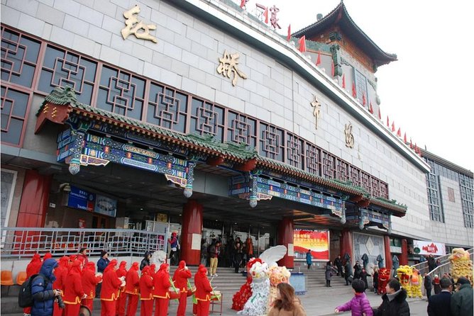 Private Beijing Markets Tour with Tea Tasting at Hongqiao Pearl Market - Panjiayuan Flea Market: 3,000 stalls of antiques, art, and knock-offs