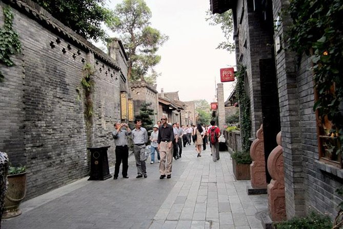 Private Chengdu Day Tour: Giant Pandas and Jinsha Site Museum - Jinsha Site Museum: Shu Kingdom Artifacts You Can Actually Slow Down For