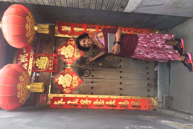 Private Customized Beijing Night Tour To Wangfujing Food Street And Pipe Hutong - Meeting Sunny, getting picked up, and moving around