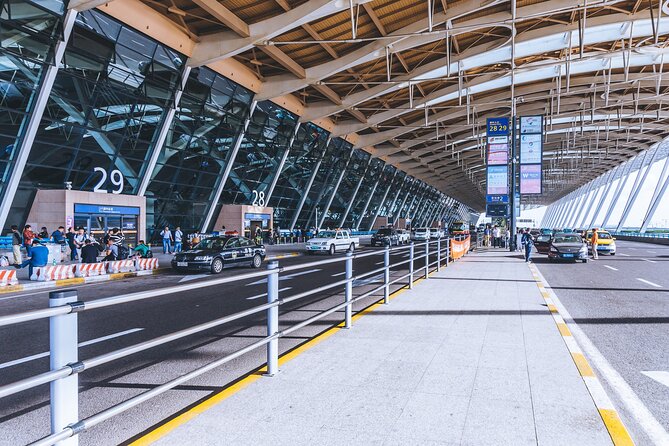 Private Departure Transfer: Hotel to Beijing Airport (PEK/PKX) - The timing game, domestic 3 hours and international 4