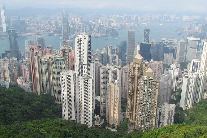 Private Full-Day Hong Kong Island Top Attraction Tour - Aberdeen Fishing Village: harbor atmosphere in about an hour